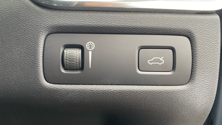 Volvo Xc60 2.0 B5P R DESIGN 5dr AWD Geartronic Petrol Estate